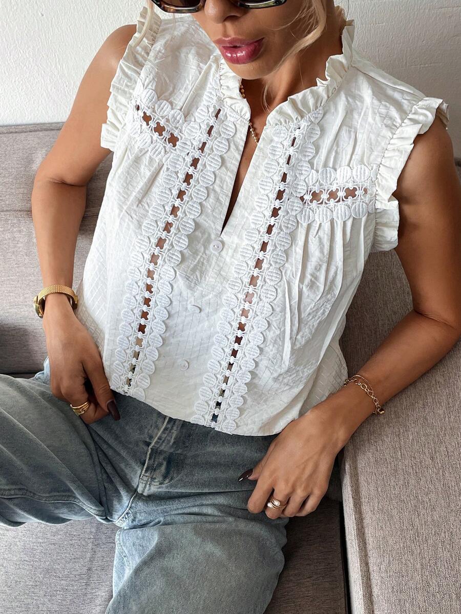 SHEIN Frenchy Blusa francesa de mujer con cuello con muesca, textura a rayas y volantes, para verano, blanca, informal, para boda - Beis - Ver 1