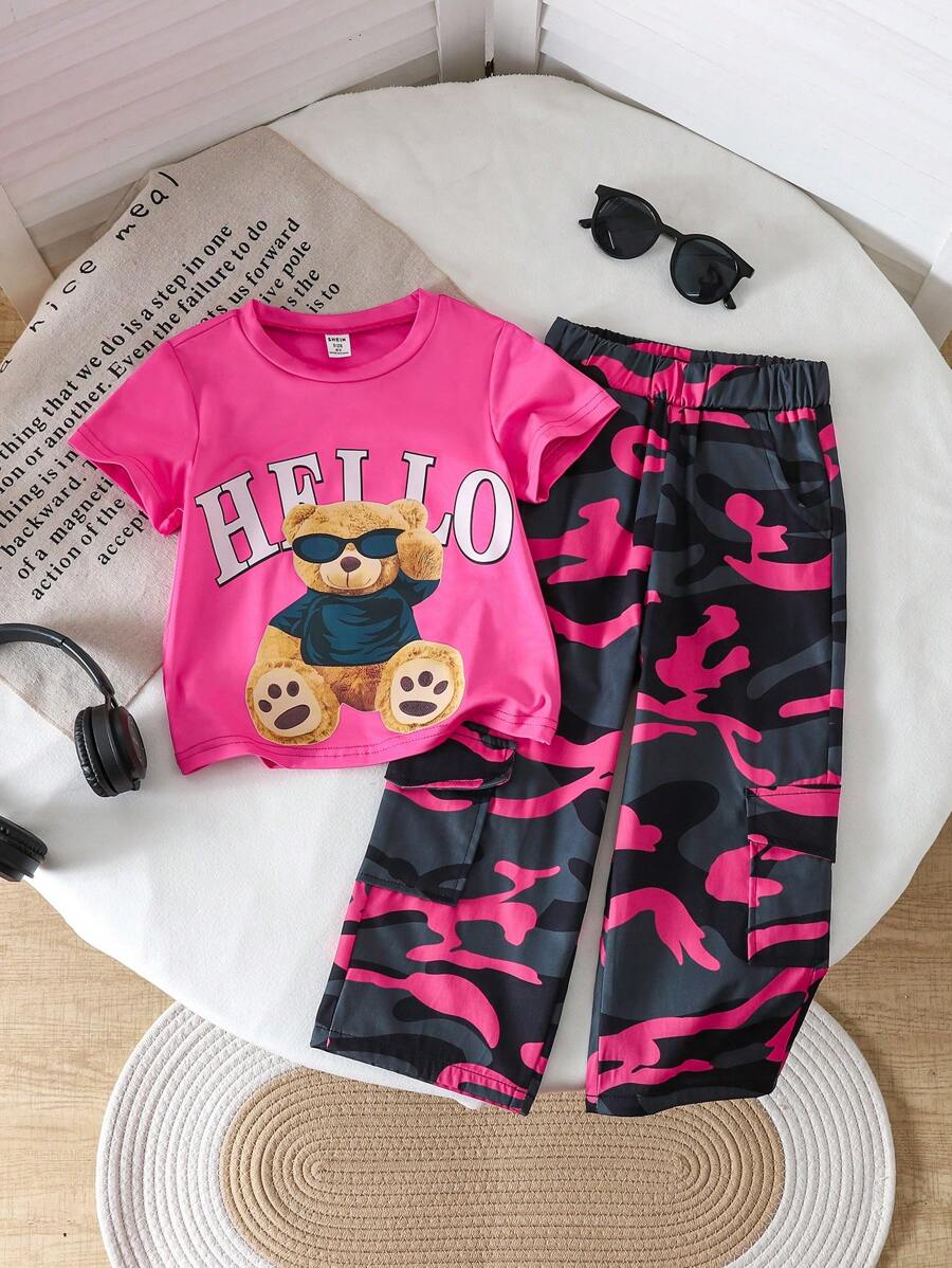 Set de 2 piezas con Camiseta de cuello redondo cómoda con estampa de letra Hello del pequeño oso y Pantalones cargo con estampado de camuflaje de moda para niña joven en verano - Multicolor - Ver 1