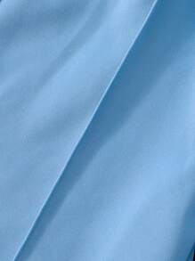 SHEIN 1 Pc Boys Casual Plain Loose Shorts, Featuring Minimalist Design With Patch At Hem. These Lightweight Blue Shorts Are Perfect For Summer Leisurewear, Suitable For Various Skin Tones And Occasions. The Simple Yet Elegant Design Prioritizes Comfort.