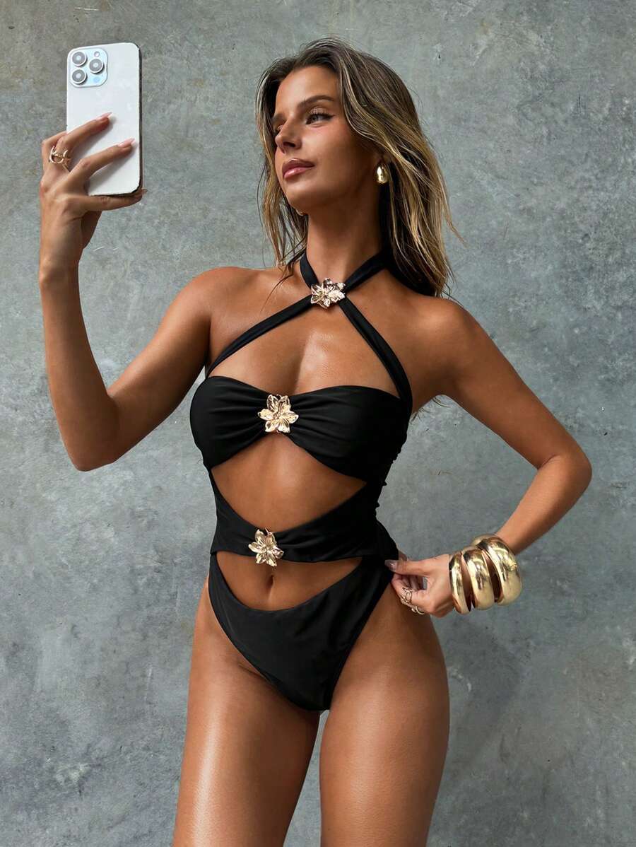 Aloruh Traje de baño de una pieza para mujer con decoración de metal, plisado hueco, cuello halter con tirantes, estilo tubo para vacaciones de verano