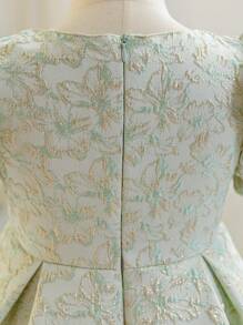 SHEIN Glamorique Kids Elegantes Sommerkleid im Partystil für Kleine Mädchen, mit Puffärmeln aus Jacquard-Gewebe, geeignet für den täglichen Gebrauch, Partys und Treffen, um die raffinierte und luxuriöse Eleganz von Mädchen zur Geltung zu bringen