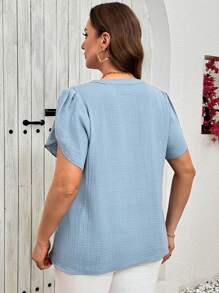 SHEIN Clasi Blusa de manga corta con bordado floral para mujer de talla grande