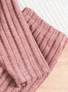 SHEIN Conjunto de 3 piezas para niña, nueva colección otoño/invierno: blusa de cuello redondo de felpa con mangas largas + leggings con estampado de corazones + conjunto casual de moda para estar en casa
