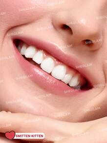 Hello Kitty｜SHEGLAM Be My Baby 保濕唇膏-Smitten Kitten 品牌 美容 化妝 化妝品 適合女性與女孩 完美搭配冬季 Y2K 時尚 流行 生日禮物 假期 派對準備就緒 最佳顏色