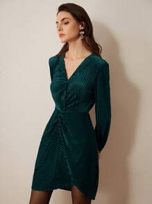 Chiquease 复古优雅派对收腰性感镂空扭纹设计长袖短裙女士节日派对礼服 - 墨綠色 - 查看 2