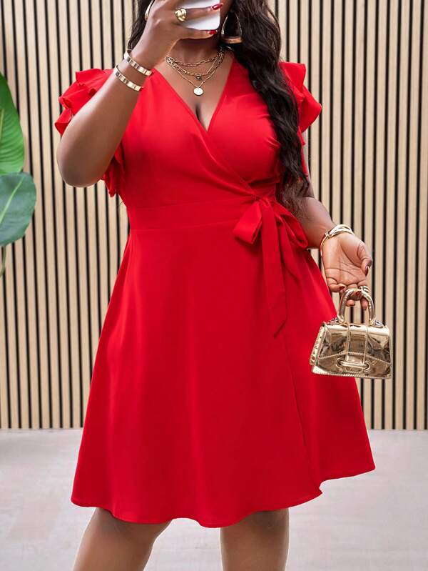 Slaydiva Große Größen rotes Wickelkleid mit doppeltem Rüschenbesatz und seitlich gebundenem Bund, figurumspielend, Sommerkleid für den Urlaub