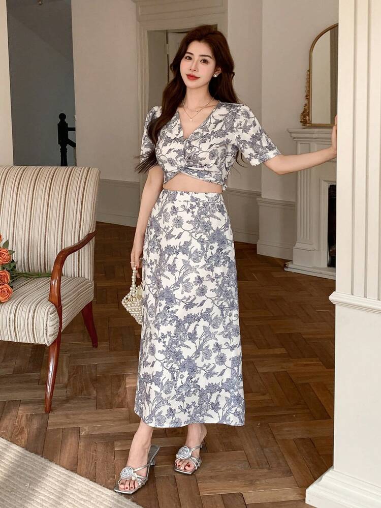 2pcs Women Full Floral V-Neck Twist Blouse And Skirt Set