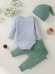 Set de 3 piezas de ropa casual unisex para bebés, incluye un mono con gráfico de dinosaurio y letra, pantalones de color liso y gorro, de tela suave, adecuado para vacaciones, viajes, escuela, diario, deportes, primavera/verano