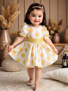 SHEIN Baby Girls' Elegant Cute Faux Gold Metallic Ribbon Decor Waist Ruffle Hem Short Sleeve Dress - White - View 1