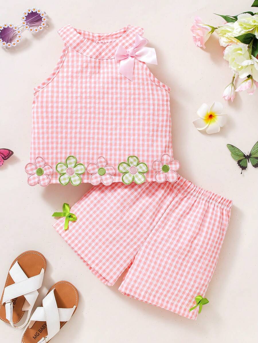 SHEIN Bộ 2 món gồm áo và quần short kẻ caro thêu hoa dễ thương cho bé gái, thích hợp cho kỳ nghỉ hè, đi biển, dã ngoại. - Hồng - Xem 1