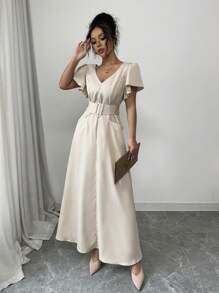 Calvaya Goudkleurige V-hals, geplooide zoom, korte mouwen, getailleerde taille, elegante casual jurk met zakken voor vrouwen