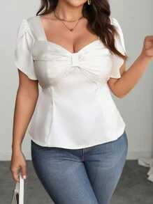 SHEIN Unity Blouse en satin à col en cœur, manches à volants et nœud pour femmes grandes tailles, style élégant de bureau, décontracté ou vacances, pour le printemps/été - Nude - Voir 1