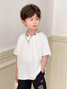 SHEIN 1 chiếc áo thun họa tiết chữ Unisex cỡ lớn thoải mái cho trẻ em, thiết kế đơn giản đa năng thích hợp cho mùa xuân/hè, trang phục thường ngày, thể thao, đi chơi, đi học, tụ tập, ngày lễ, chụp ảnh, mùa tựu trường - trắng - Xem 5