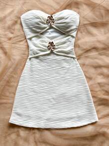 Soleia Ärmelloses, figurbetontes Minikleid für Damen aus strukturiertem Stoff mit Metallschnalle für den Urlaub, geeignet für Musikfestivals, Boho-/Urlaubstermine, Nachmittagstee, Cut Out