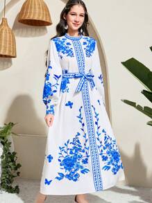 SHEIN Leap Crew 少女斋月、国庆节、宰牲节泡泡袖 A 字形花卉印花连衣裙，编织蓝白陶瓷图案 - 藍白色 - 查看 3