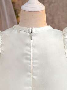 SHEIN 蝴蝶结配饰女婴连衣裙，派对装新款女婴婚礼缎面蝴蝶结贴花圆领拉链泡泡短袖连衣裙，适合正式场合。舒适、时尚、优雅、甜美、可爱。 - 白色 - 查看 3