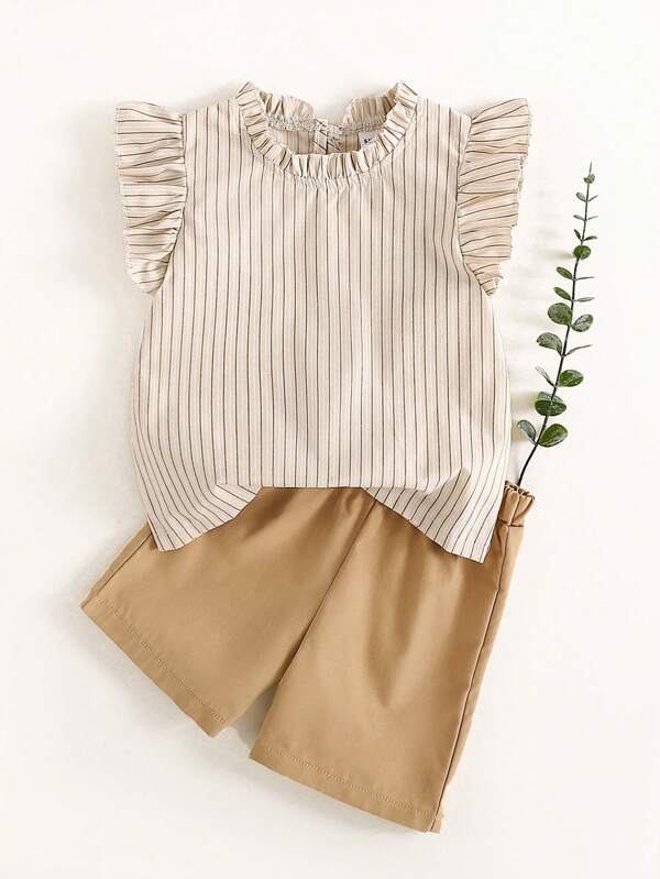 SHEIN Playful Pals Young Girls Toddler Elegant Sweet Fashion Khaki Textured Fabric Cap Sleeve Ruffle Collar Sleeveless Top Blouse And Khaki Shorts Set, Suitable For Spring/Summer Outings, Vacations, Parties, Photography, Daily Wear, School