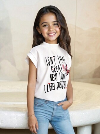 تيشيرت برقبة قصيرة وطباعة شعار وفراشة - بنات