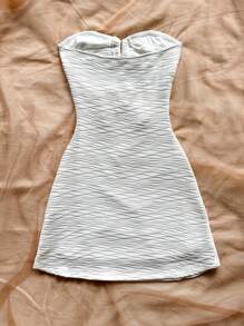 Soleia Ärmelloses, figurbetontes Minikleid für Damen aus strukturiertem Stoff mit Metallschnalle für den Urlaub, geeignet für Musikfestivals, Boho-/Urlaubstermine, Nachmittagstee, Cut Out