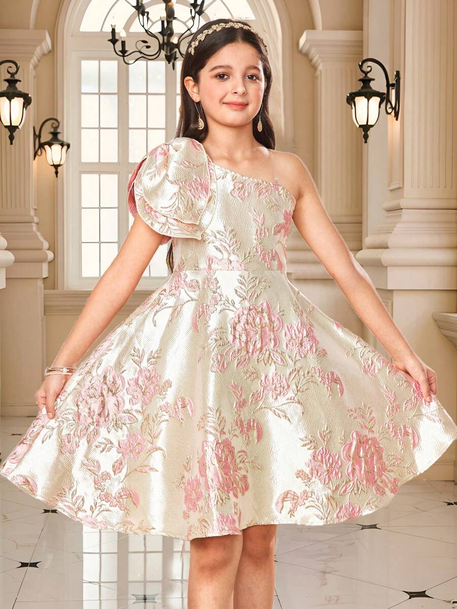 SHEIN Mädchen Tween elegantes Kleid aus luxuriösem Brokat-Stoff mit Blumendekor, asymmetrischer Schulter, tailliert, knielang. Blumenmädchen Kleid für Valentinstag, Party/Schulanfang, damenhaft, Prinzessinen-Stil, Hochzeitssaison, Geburtstagsparty - Pink - Übersicht 1