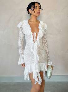 SHEIN BAE 夏季和早春纯白色性感简约优雅长袖荷叶边低胸深V紧身修身女士荷叶边丝带蕾丝简约女士连衣裙，情人节连衣裙，派对连衣裙，浪漫约会连衣裙，婚礼伴娘礼服，舞会礼服，日常通勤连衣裙，生日连衣裙，优雅，女士海滩装/海滩，女士婚礼宾客礼服/新娘送礼会礼服白色，毕业礼服/毕业装，女士早午餐装，女士音乐会装/狂欢装节日/乡村音乐会装/伊比沙岛装/纳什维尔装，度假，度假，端庄，热带度假女装，辣妹，夏季/夏季服装/夏季服装，女士春季服装，约会夜礼服，伴娘迷你连衣裙，优雅小黑裙，春夏荷叶边