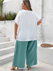 SHEIN CURVE+ 2 pezzi/set di completo maglietta a maniche corte e pantaloni per taglie forti, stile minimalista, moda casual per uso quotidiano