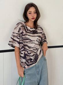DAZY Damen lässiges, weites Batik-Zebradruck Kurzarm T-Shirt in Oversized Form, Grafik Shirts - Braun - Übersicht 4