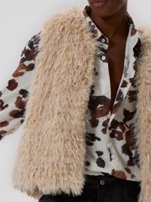 Musero Men Full Zip Fluffy Gilet Tank Top - Apricot - View 3