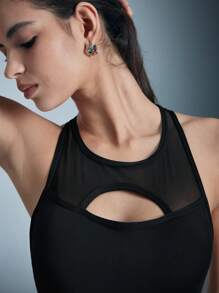 SHEIN Solid Color Mesh Patchwork Hollow Out Sports Bra - Black - View 3