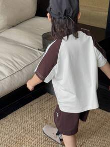 DAZY 2 Stücke/Set Kleine Jungen Outfit mit Kontrast-Farb-Raglanärmel-Polohemd mit Buchstabendruck und Shorts