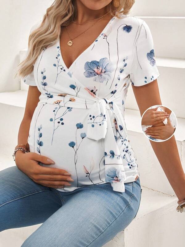 SHEIN Zwangerschaps T-shirt met bloemenprint, korte mouwen en knoop aan de voorkant voor de vakantie