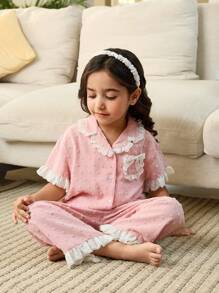 SHEIN Leap Crew 年轻女孩甜美简约蕾丝花边丝带蝴蝶结口袋短袖纽扣前上衣和长裤提花针织睡衣套装，2 件兄弟姐妹装（2 套单独出售） - 粉色 - 查看 3