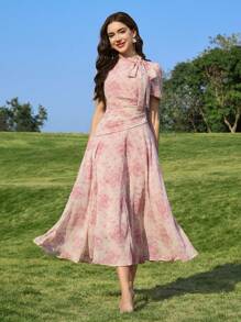 Modelyn 女士系带领口收腰褶皱连衣裙