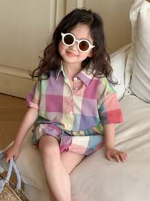 Dazy Kids Set de 2 piezas con Top a cuadros con botones y shorts para niñas pequeñas