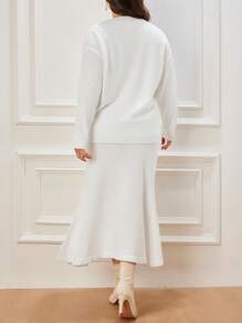 SHEIN Essnce Plus Size Women V-Neck Long Sleeve Solid Sweater And Knitted Mermaid Skirt Elegant Two-Piece Set, Autumn/Winter - White - View 2