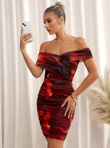 Lavishia Vestido de punto de malla de corte medio ajustado con hombros descubiertos y pliegues, con estampado floral en tono rojo tie-dye, elegante para mujeres