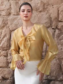 Aveloria Rosie Elegante Pendlerbluse mit Rüschenbesatz, Schleife, Pattdetail, lose sitzende Langarmbluse für Damen