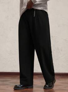 SHEIN X ELOISA & ORSON AKNOTIC Business Casual Pantalones casuales holgados de pana para hombre con decoración de letra metálica, cintura elástica y pierna recta