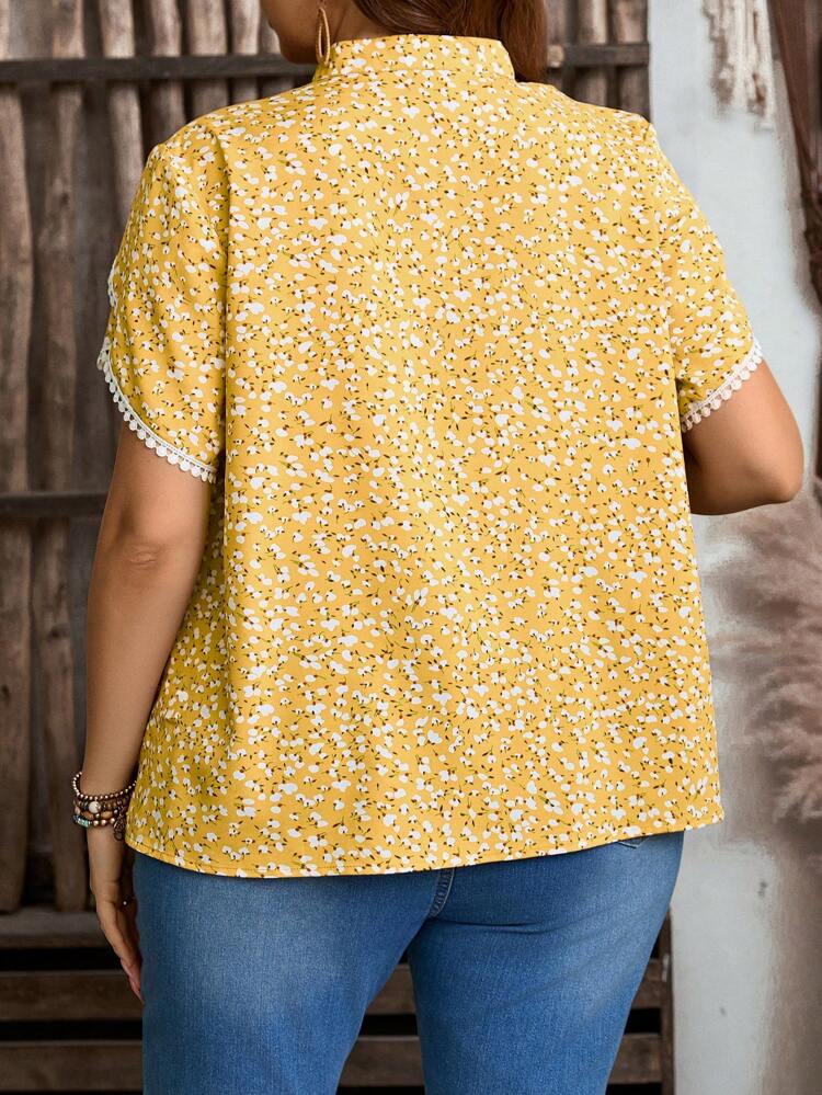 Plus Size Women's Yellow And White Ditsy Floral Print Petal Short-Sleeved Cuffs Spliced ​​Lace Front Collar Button Half Placket Boho Elegant Blouse Summer For Women Spring For Women