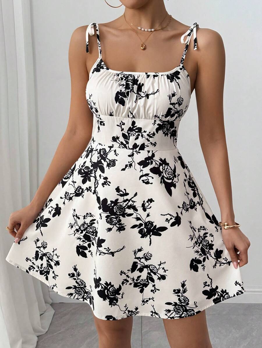 SHEIN Unity 女士细肩带系带花卉印花褶皱吊带连衣裙迷你短款女装 - 彩色 - 查看 1