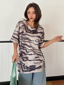 DAZY Damen lässiges, weites Batik-Zebradruck Kurzarm T-Shirt in Oversized Form, Grafik Shirts - Braun - Übersicht 2