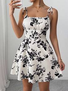 SHEIN Unity 女士细肩带系带花卉印花褶皱吊带连衣裙迷你短款女装 - 彩色 - 查看 6