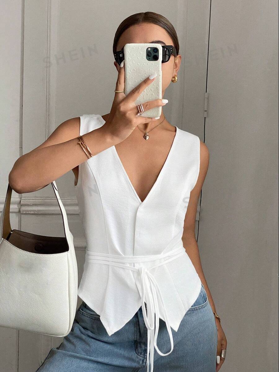 SHEIN Frenchy Blusa sin mangas de cuello en V de unicolor con lazo en la cintura para mujer