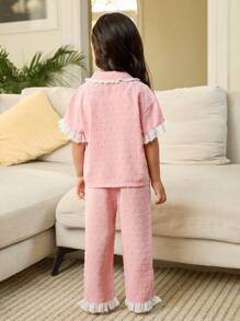 SHEIN Leap Crew 年轻女孩甜美简约蕾丝花边丝带蝴蝶结口袋短袖纽扣前上衣和长裤提花针织睡衣套装，2 件兄弟姐妹装（2 套单独出售） - 粉色 - 查看 6