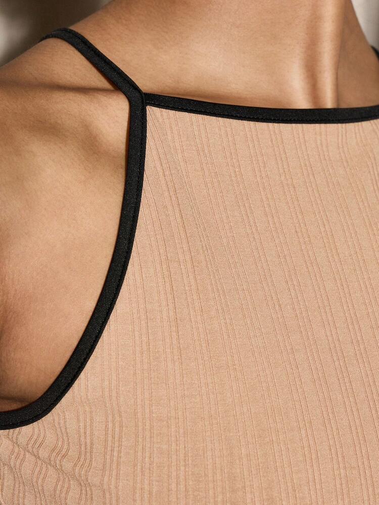 Top caraco sans manches à col licou avec bordure contrastante