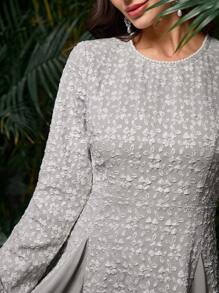 Al Najma Robe à col montant avec application de perles en patchwork jacquard - Gris - Voir 7