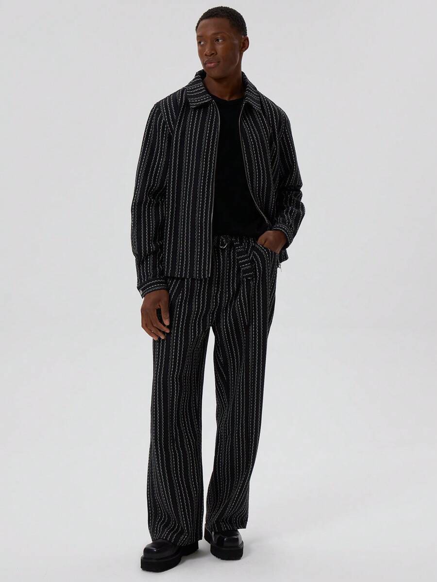 Musero Pantalones anchos para hombre con detalle de cinturón y rayas