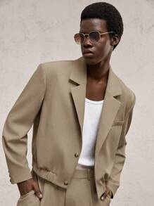 AKNOTIC Party 2 件男士卡其色西装套装，宽松垫肩翻领长袖短夹克和松紧腰裤，适合日常穿着和通勤，配有金属配饰，毕业礼物