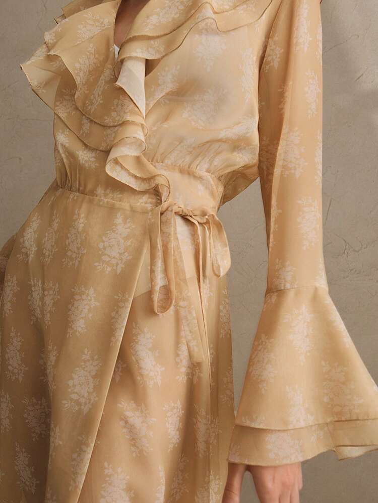 Coprispalle da donna in stile kimono con colletto a balze e maniche a campana, ideale per l'abbigliamento da spiaggia