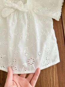 SHEIN Baby Girl Cute Embroidered Bow Short Sleeve Top And Shorts Suit, Versatile Summer Set